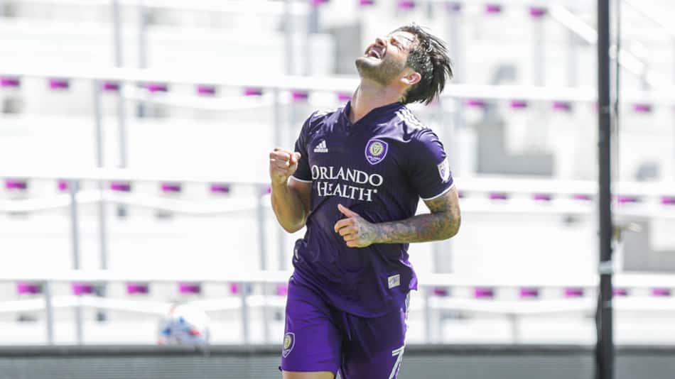 Entre altos e baixos! Pato estreia como "Craque do Jogo" na MLS, mas sofre lesão