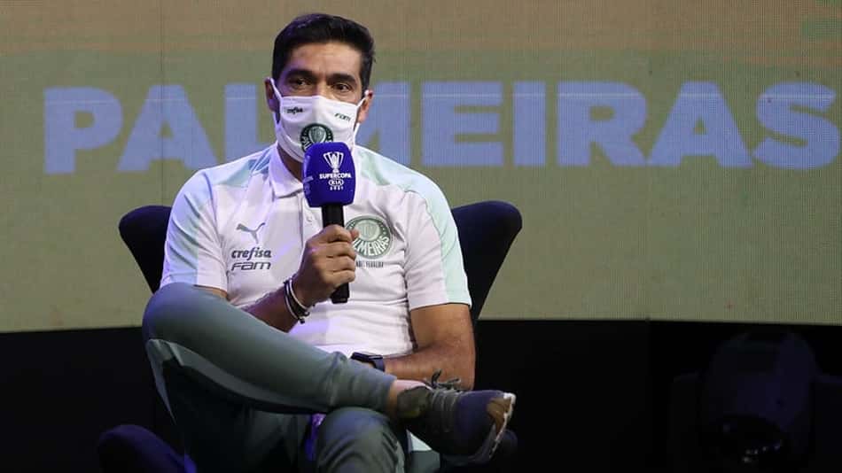 Calma, Abel! Técnico do Palmeiras soma oito cartões em 34 jogos dirigindo a equipe