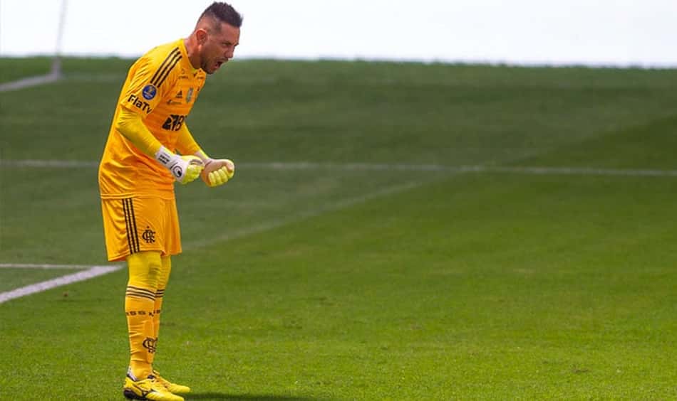 Diego Alves 'aposenta' camisa amarela: 'Fez parte da minha história e da história do Flamengo'