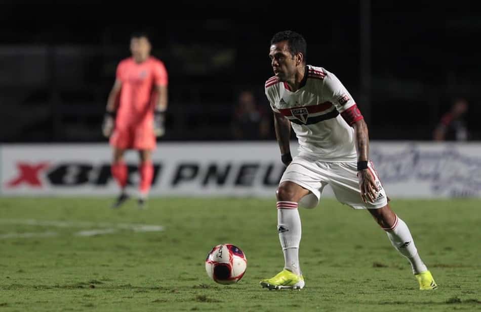 Após saída do São Paulo, veja onde Daniel Alves ainda pode atuar