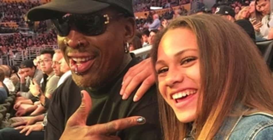 Filha de astro da NBA entra para história do futebol feminino
