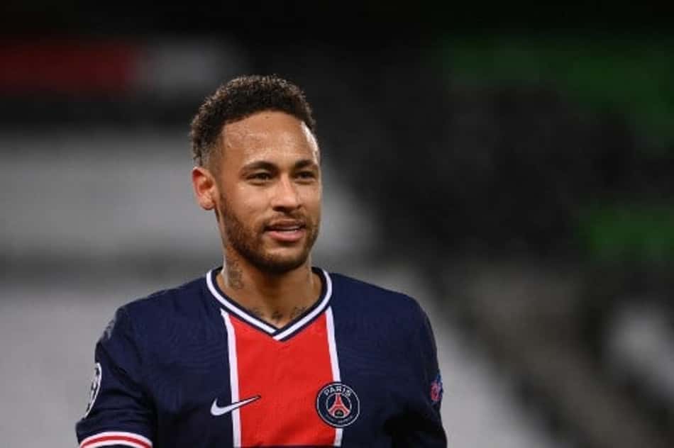 Com 317 milhões de reais por ano, Neymar lidera salários do PSG, diz portal
