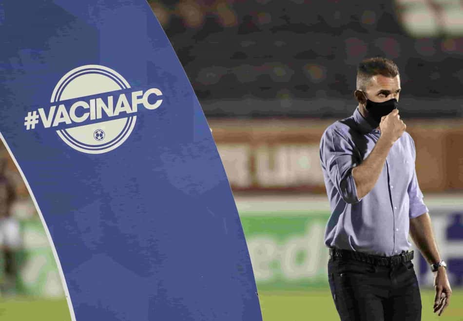 Vagner Mancini aponta evolução no Corinthians, mesmo após derrota: 'Adotou a postura de protagonista'