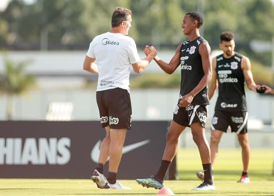 Mancini ameniza erros de jovens e projeta Corinthians mais amadurecido para o Brasileirão