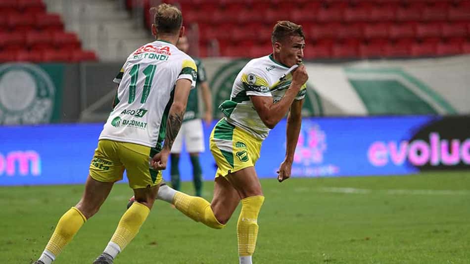 Em meio a confusão e expulsões, Defensa y Justicia supera o Palmeiras nos pênaltis e leva o título da Recopa