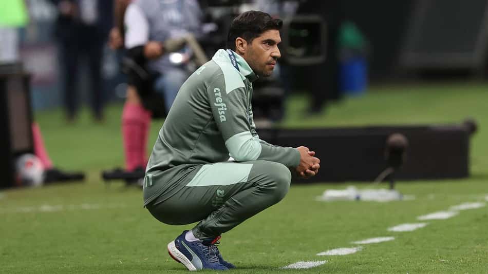 Torcedores do Palmeiras criam campanha em apoio a Abel Ferreira após protestos