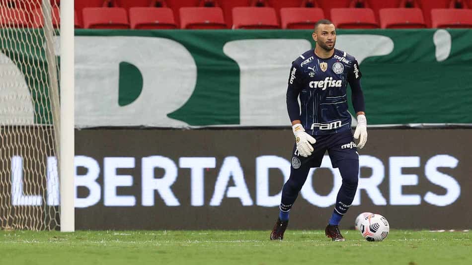 Segundo com mais vitórias pelo Palmeiras na Libertadores, Weverton mira Marcos para assumir o posto ainda em 2021