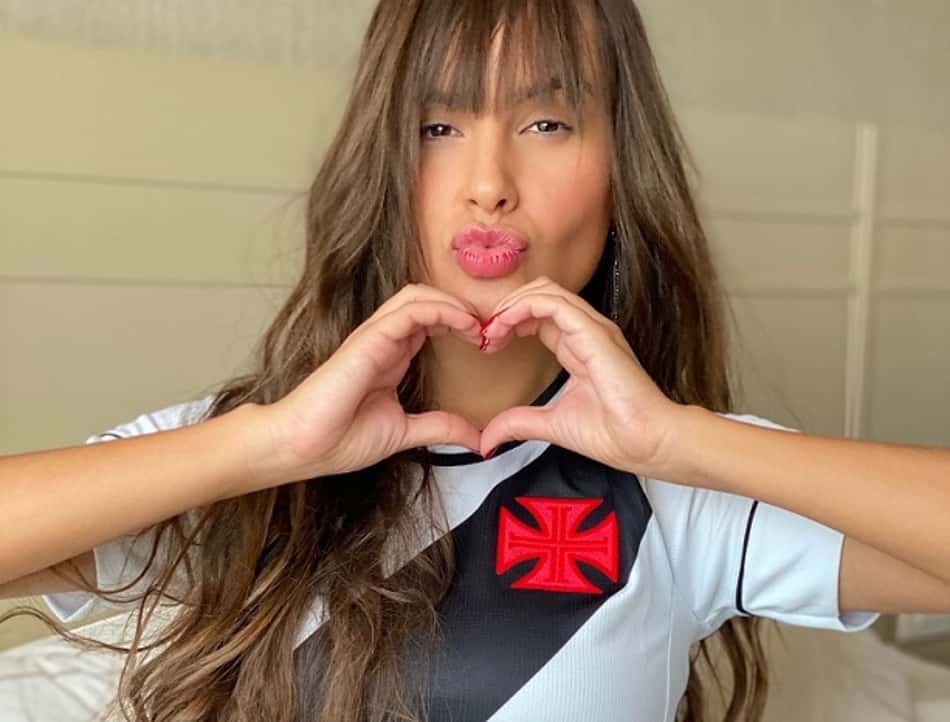 Ex-BBB Thaís Braz faz post para agradecer 'mimo' do Vasco: 'Orgulho de carregar a Cruz de Malta'