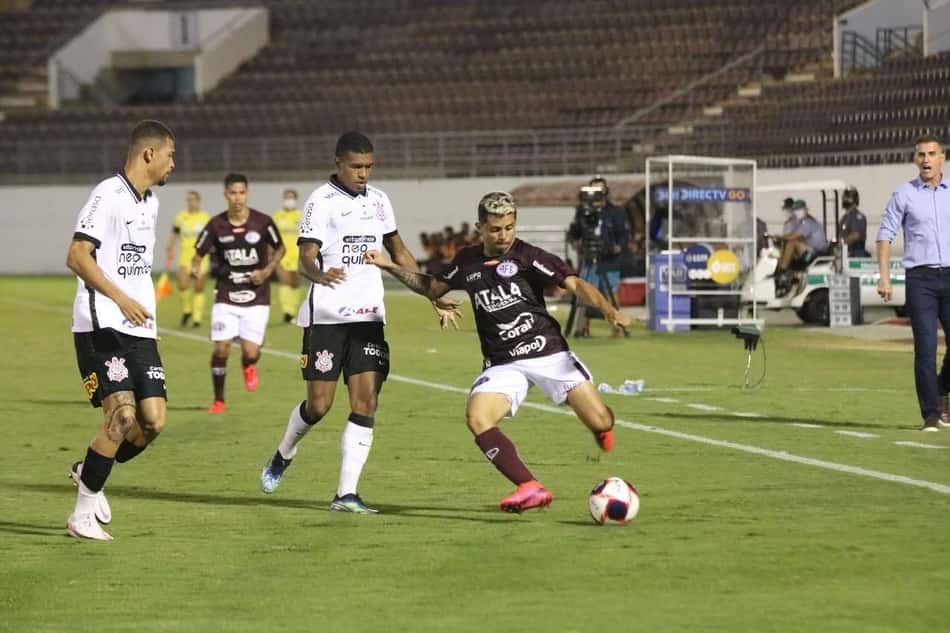Após vitória sobre o Corinthians, Felipe Marques comenta maratona de jogos da Ferroviária