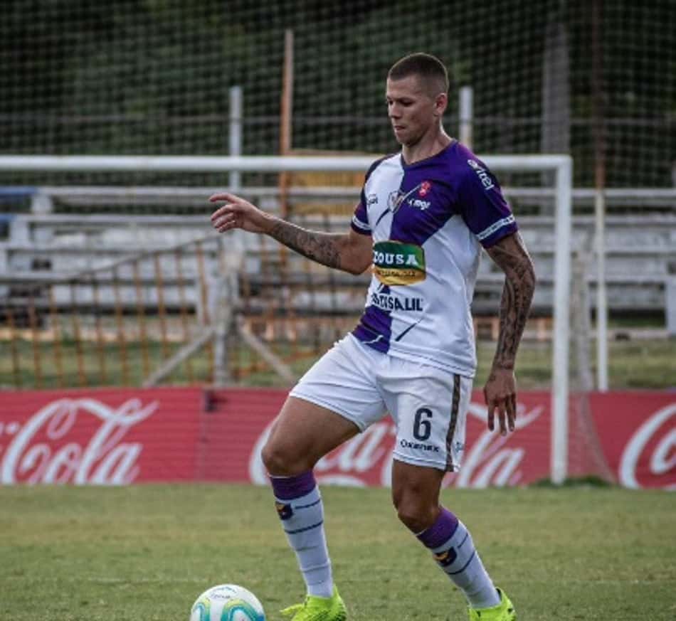 Rival do Corinthians de olho em zagueiro brasileiro