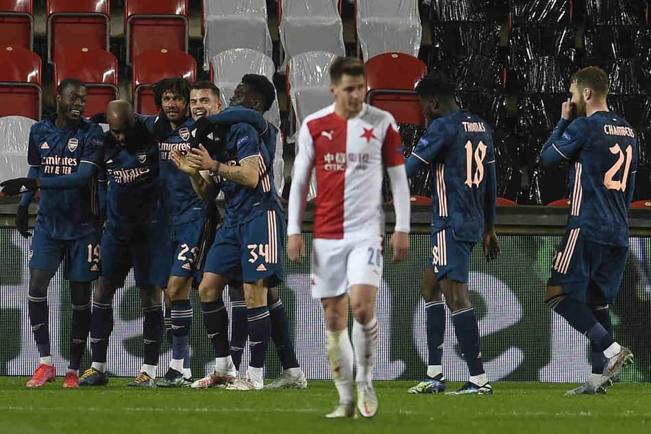 Arsenal dá show no primeiro tempo, goleia o Slavia Praga com facilidade e avança às semifinais da Liga Europa