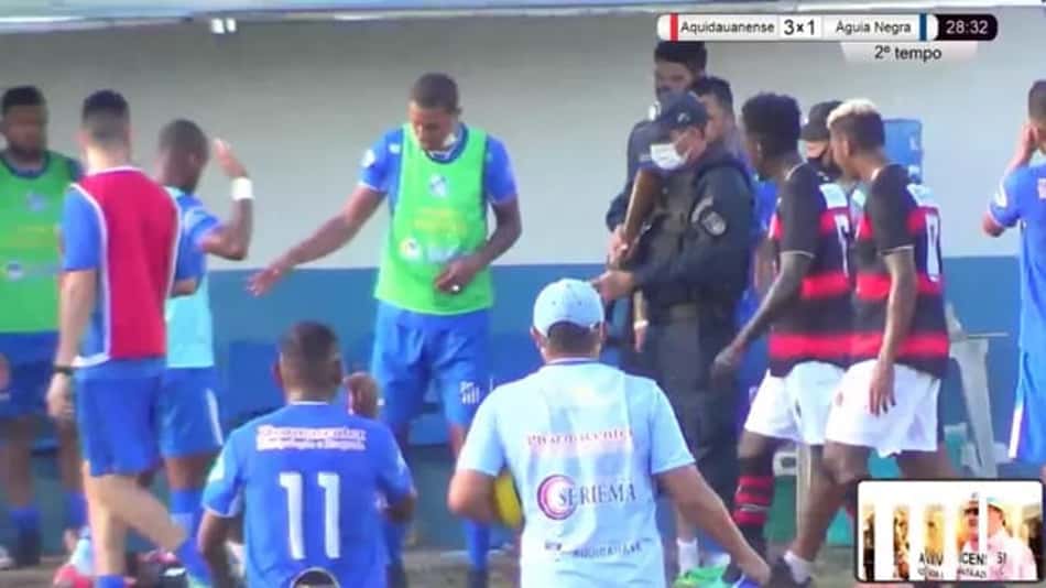 Confusão generalizada no Estadual do MS tem disparo de arma e detenção de jogador; veja o vídeo!