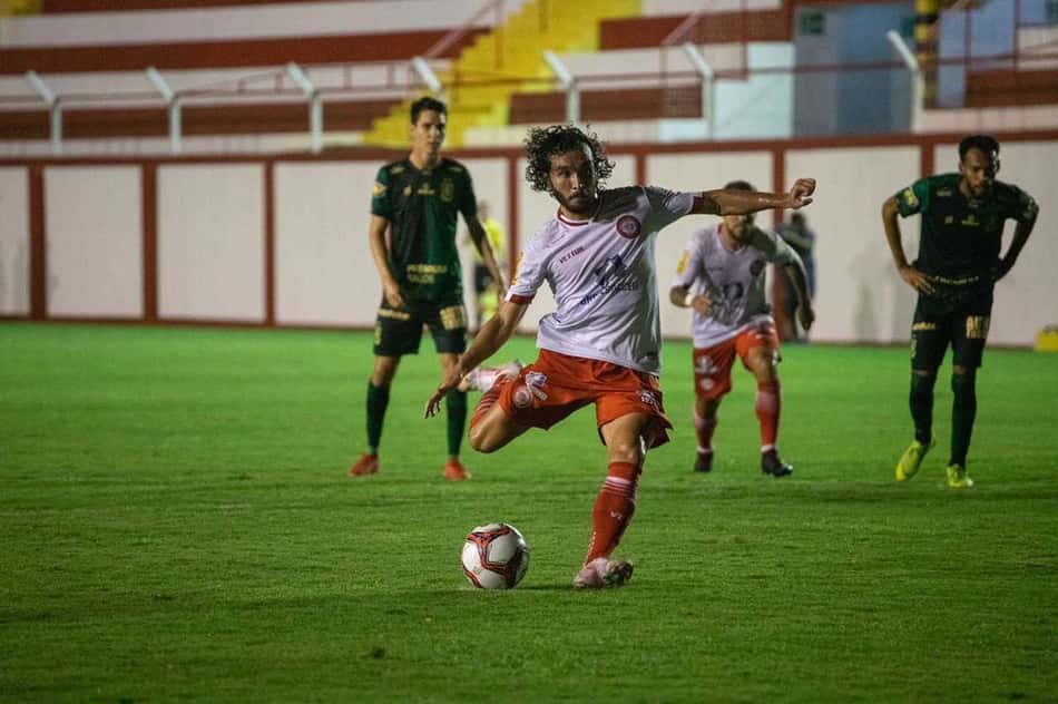 Artilheiro do Mineiro, Keké comemora volta por cima com a camisa da Tombense: 'Muito feliz'
