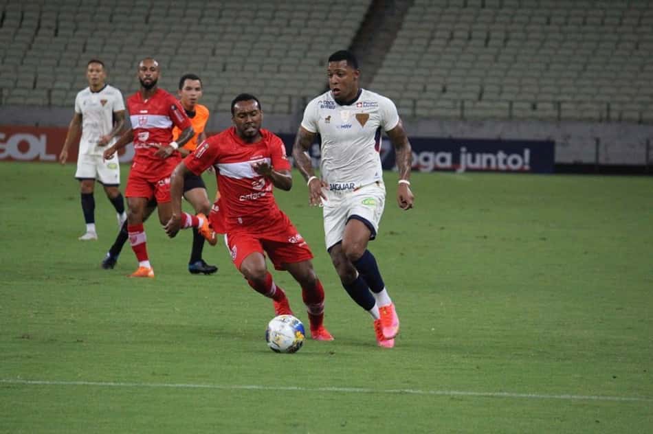 Claudinei alcança marca de 150 jogos pelo CRB: "Vou atrás das duzentas partidas no clube"