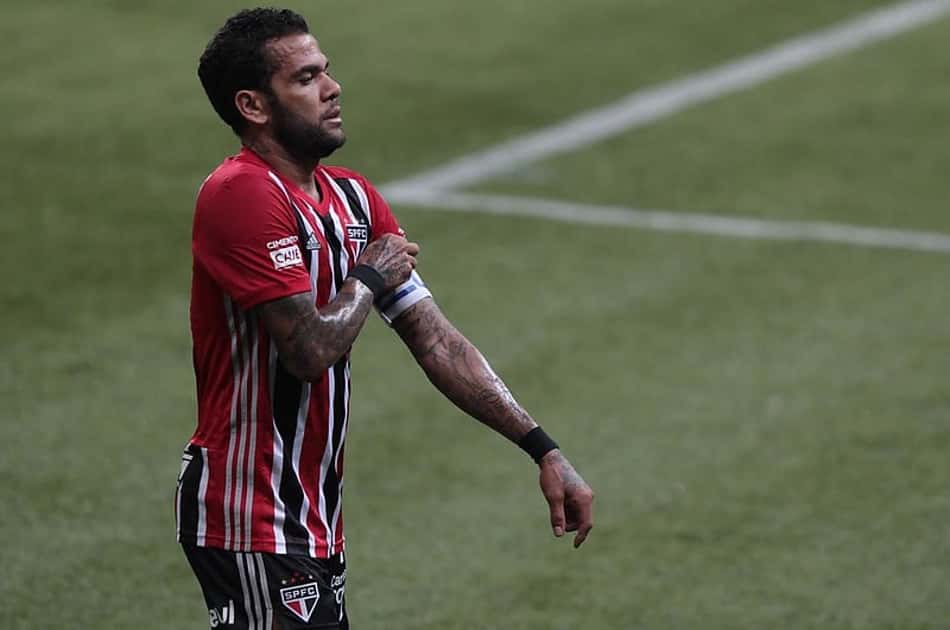Daniel Alves confirma participação na Olimpíada: 'Satisfação imensa'