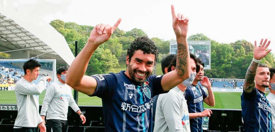 Bruno Mendes faz o gol da vitória do Fukuoka, seu primeiro pelo clube
