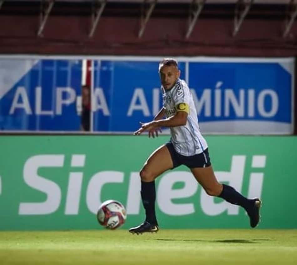 Rafinha ironiza expulsão: 'Me tiraram do jogo, mas do título não'