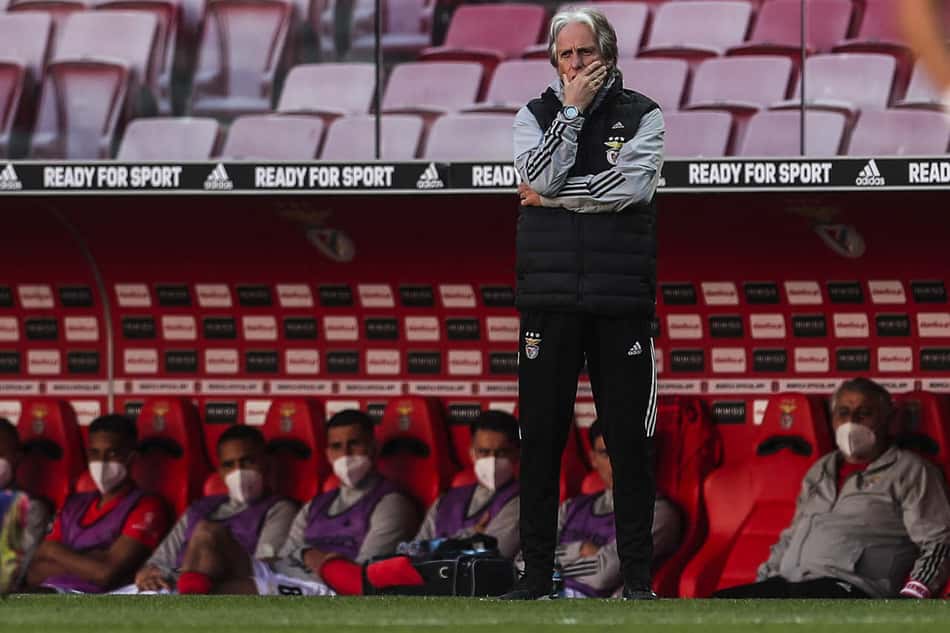 Após saída de Pedrinho, Benfica começa a monitorar nomes para o meio-campo a pedido de Jorge Jesus