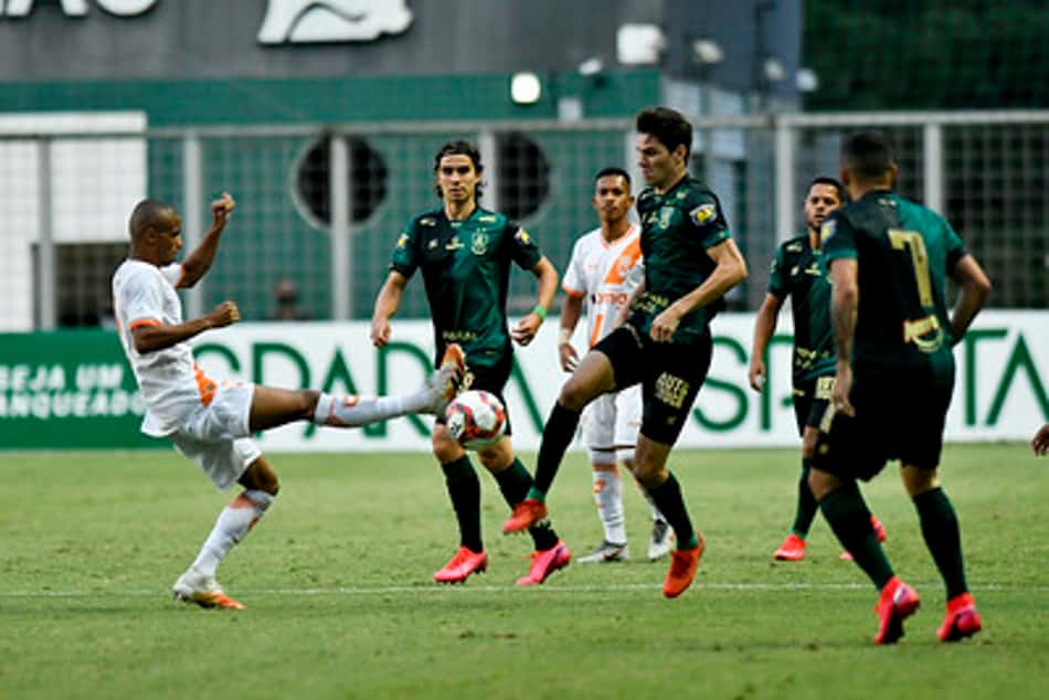 América-MG vence o Coimbra, fica perto das semifinais e rebaixa o rival