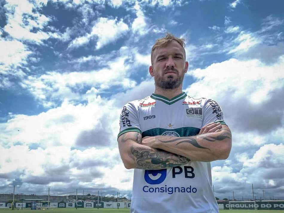 Líder no Coritiba, Willian Farias foca em decisão com o Flamengo na Copa do Brasil