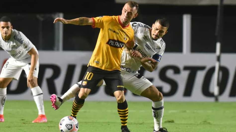 Técnico do Barcelona vibra com vitória em cima do Santos