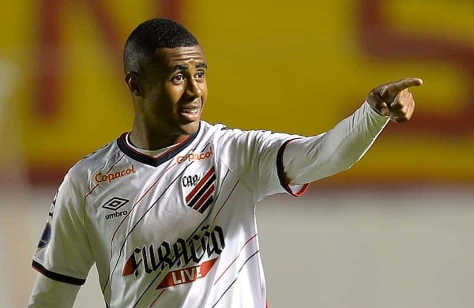 Fora de casa, Athletico-PR surpreende e derrota o Aucas pela Sul-Americana