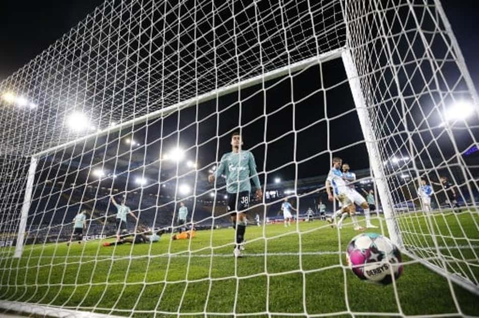 Após rebaixamento, torcida do Schalke 04 arma emboscada contra jogadores e comissão técnica