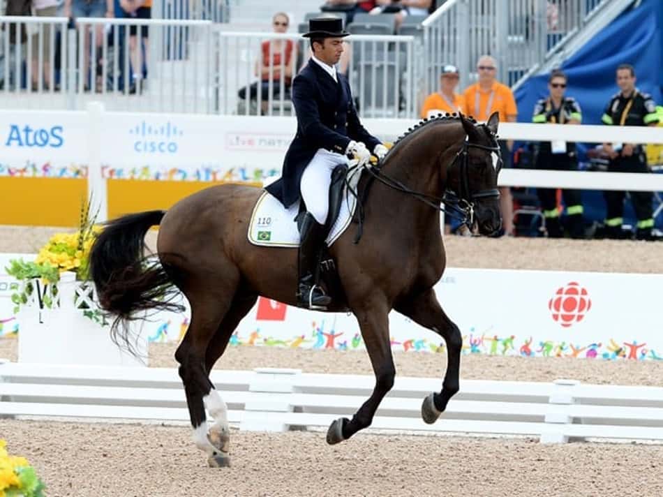 Atleta olímpico brasileiro é suspenso por três anos por maltratar cavalo