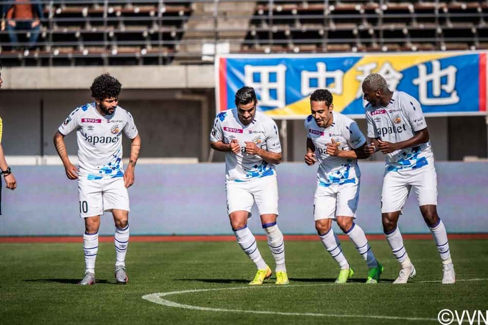 Caio César faz gol e é eleito o nome do jogo em vitória do V-Varen Nagasaki no Japão