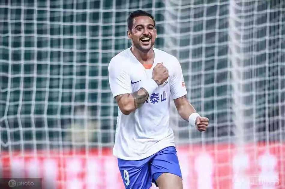 Léo marca em sua estreia pelo Shandong Luneng e projeta trajetória no futebol chinês