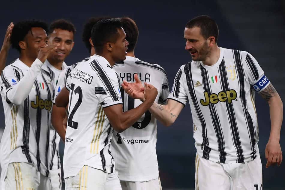 Alex Sandro brilha, marca duas vezes e Juventus vence o Parma no Italiano