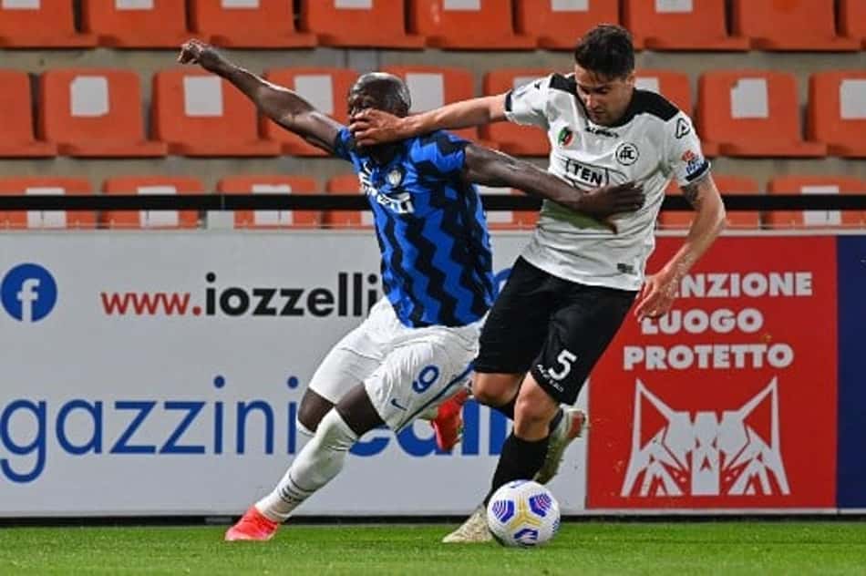 Spezia monta forte bloqueio defensivo, e líder Inter de Milão empata pelo Italiano