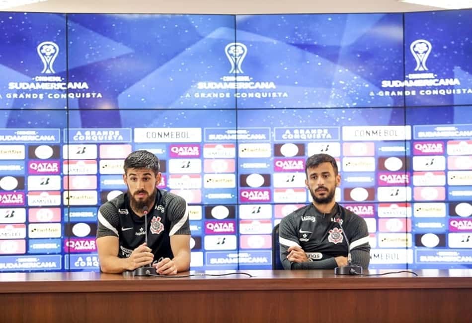 Bruno Méndez e Camacho analisam como falta de torcida e idioma podem influenciar na estreia do Corinthians
