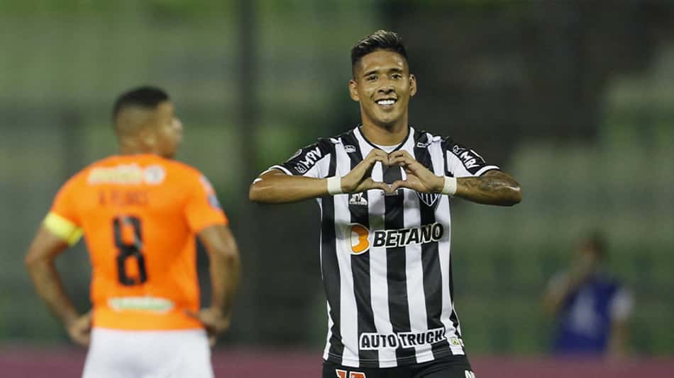 Zaracho e Nacho Fernández se salvam no empate do Galo com o Deportivo La Guaira