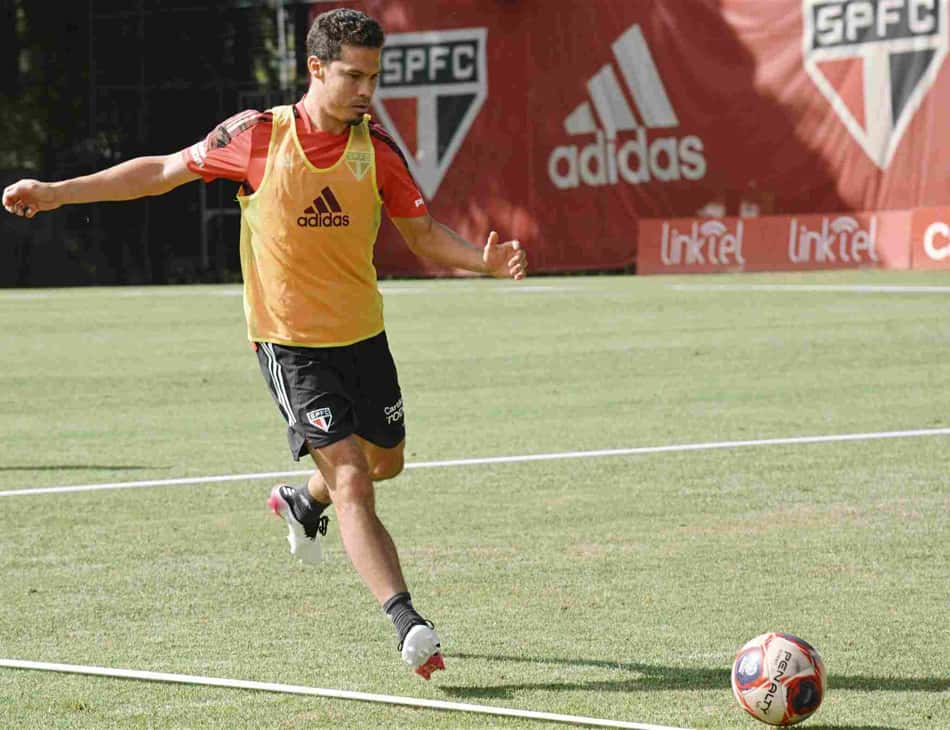 Com dupla perto do retorno, São Paulo pode ganhar mais opções