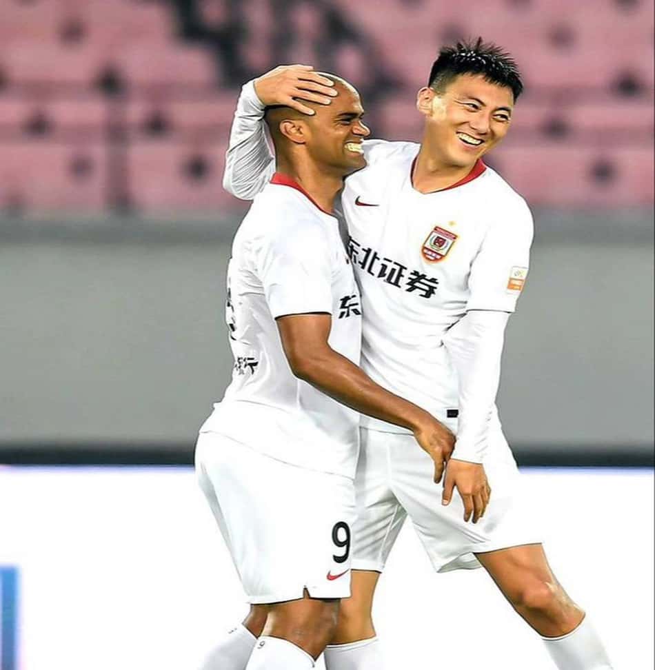 Brasileiro Júnior Negrão estreia na China com gol e vitória