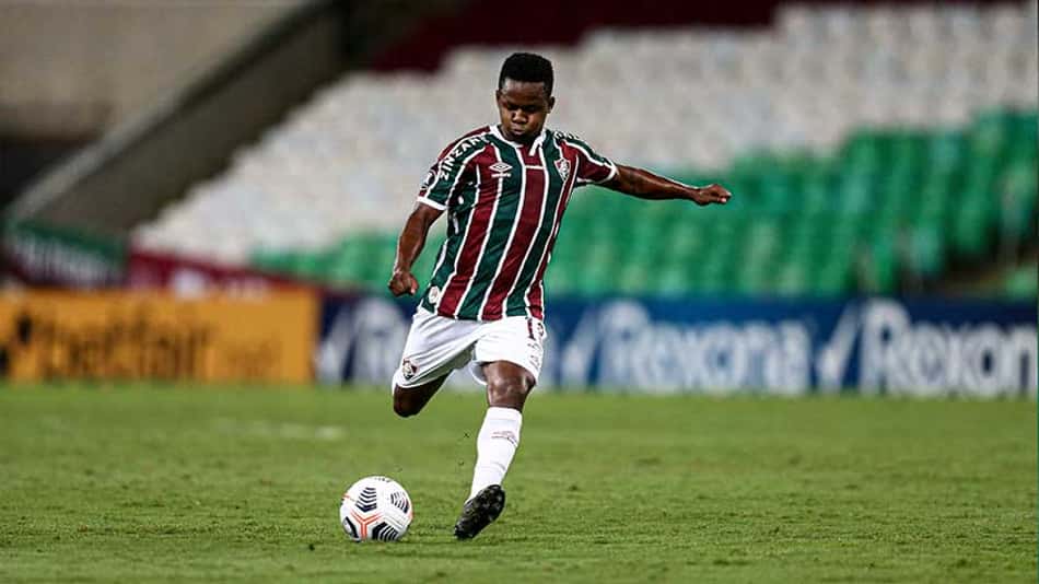 Cazares fica fora da lista do Equador para a Copa América e volta ao Fluminense
