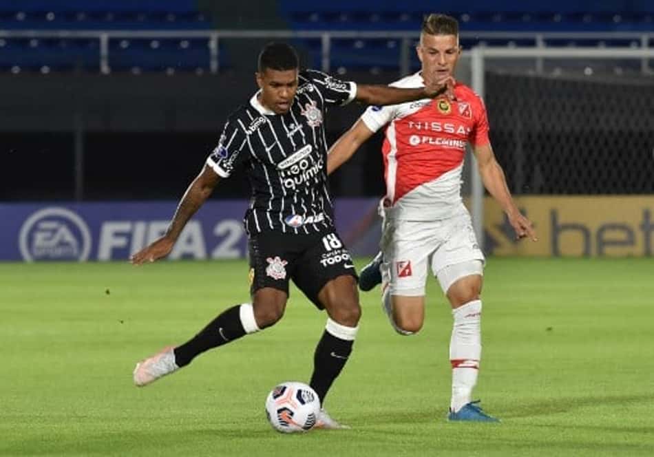 "Eles fizeram um grande esforço" diz técnico do River após empate com o Corinthians