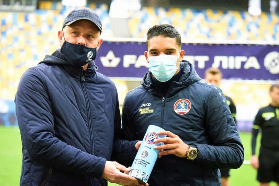China, do Lviv, recebe o prêmio de melhor jogador de março da elite ucraniana e celebra: 'Dá mais motivação'