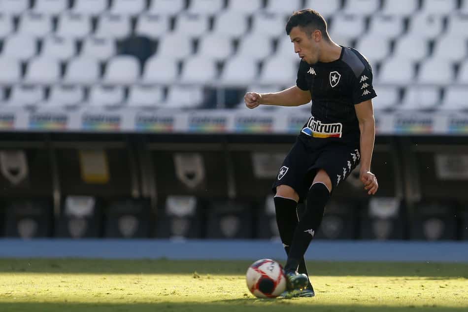 Matheus Frizzo, do Botafogo, lamenta derrota para o Vasco nos pênaltis: 'Faltou competência'