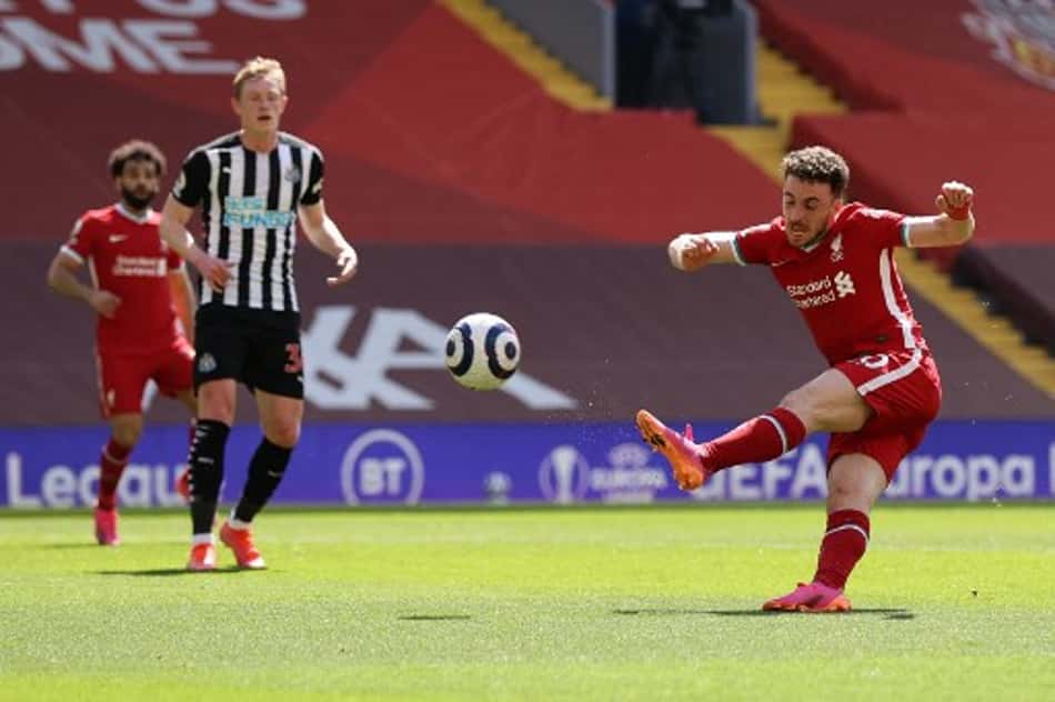 Liverpool desperdiça muitas chances e leva empate no último minuto