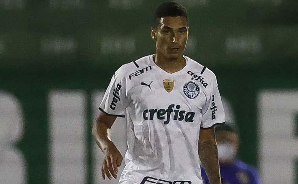 Zagueiro Henri, da base, comenta estreia no Palmeiras: 'Sonho de criança'