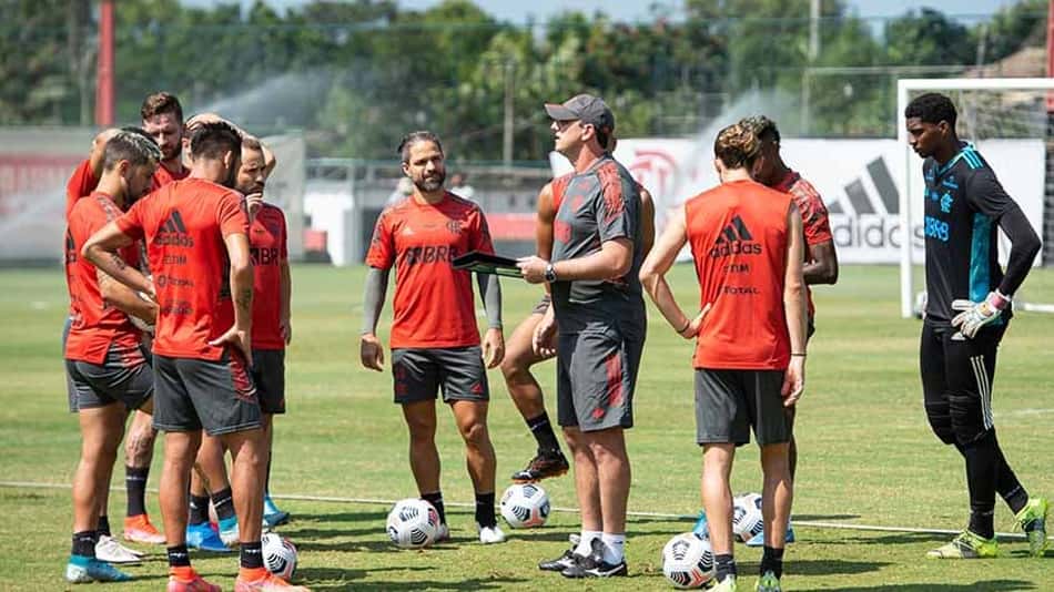 Indo para o nono jogo em 31 dias, Ceni deve manter rotina e acionar reservas do Flamengo no Carioca