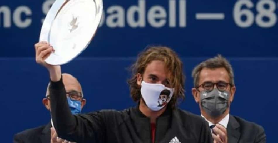 Tsitsipas lamenta derrota na final: 'Fiquei a dois centímetros'