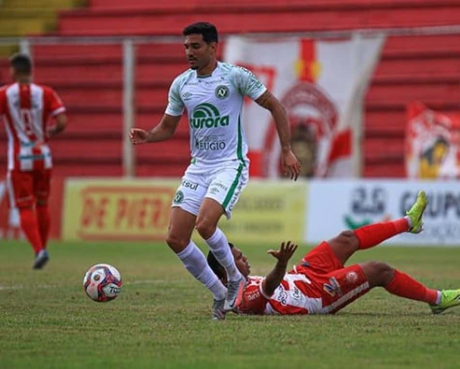 Hercílio Luz segura a Chape no primeiro encontro das quartas de final