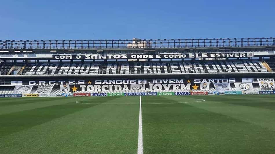 PM pune torcida do Santos por mosaico provocativo ao Corinthians