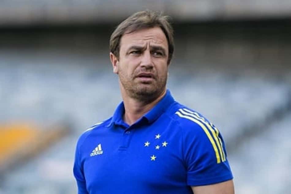 Cruzeiro é condenado a pagar R$ 1,5 milhão ao técnico Felipe Conceição