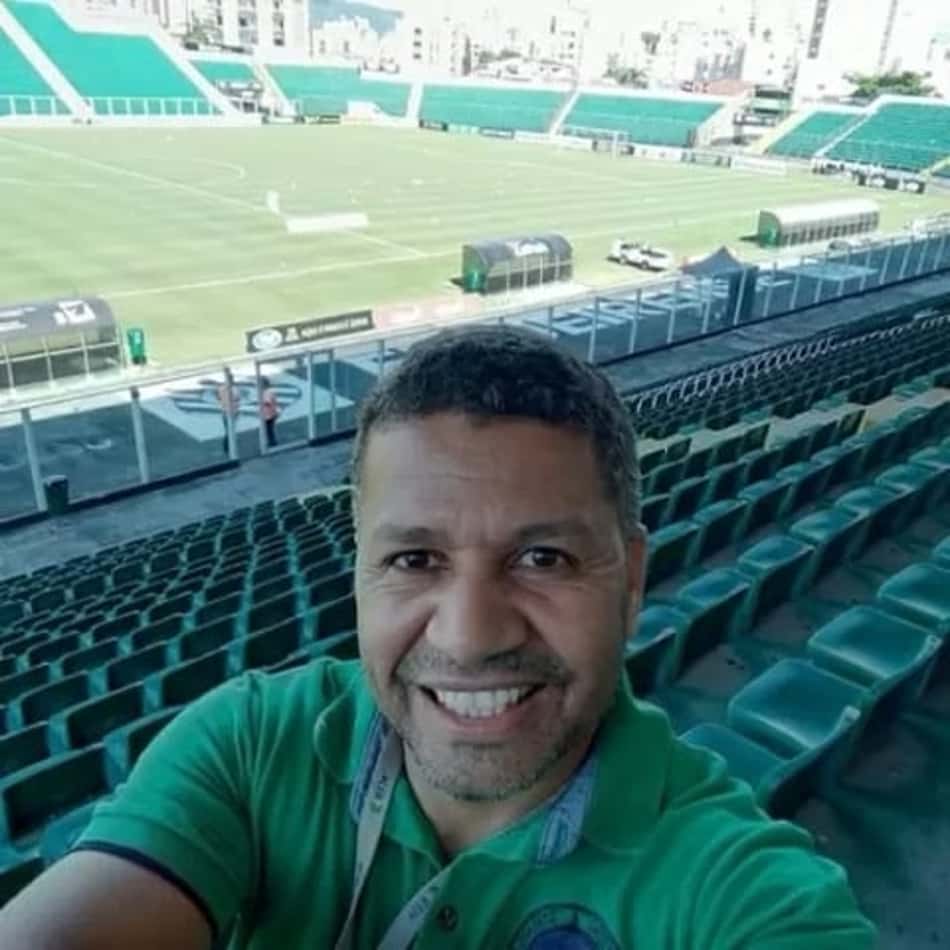 Narrador que usou termo racista contra jogadoras do Bahia pede desculpas