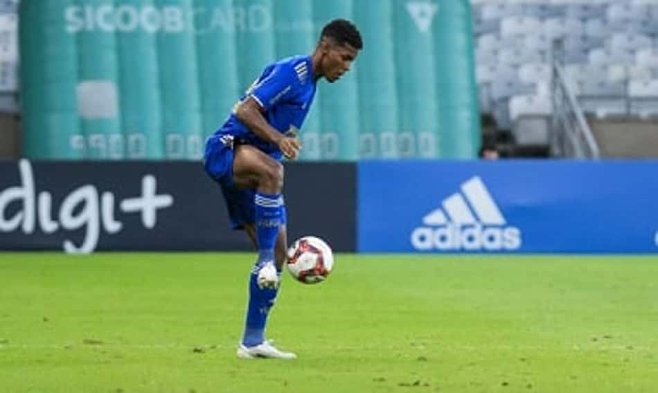 Cruzeiro renova o contrato do lateral Geovane até o fim de 2022