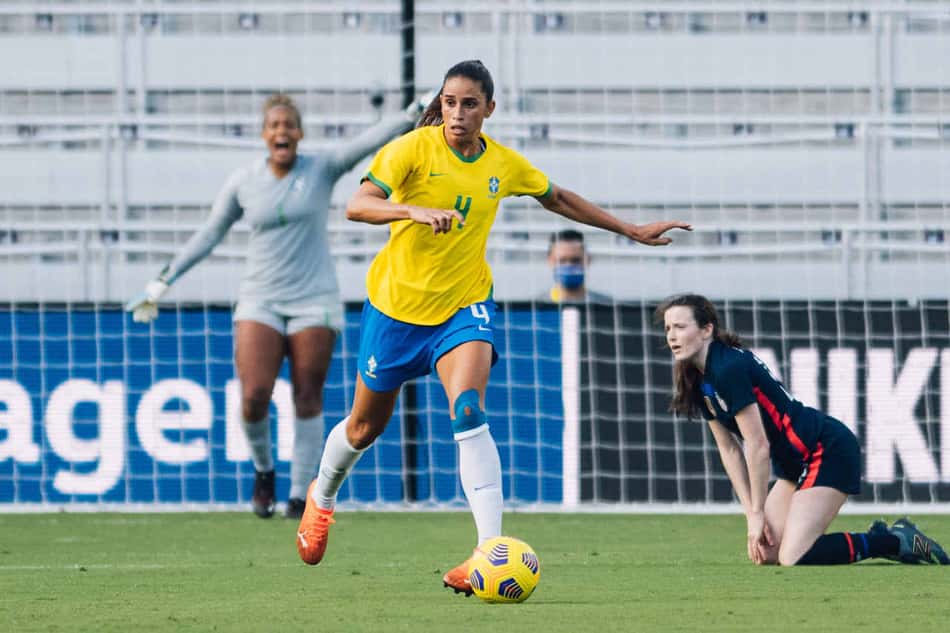Clube chinês libera e Palmeiras Feminino anuncia zagueira da Seleção Brasileira